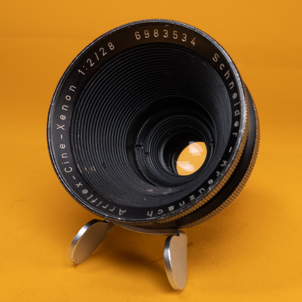 Lens Arriflex Cine-Xenon 28mm T3 Arri std 16mm