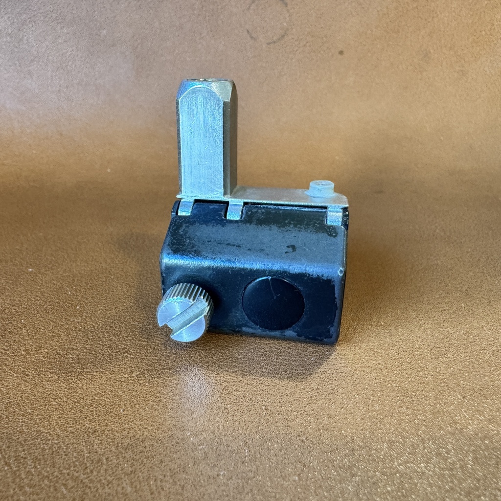 Arriflex SR1/2 Battery Adapter