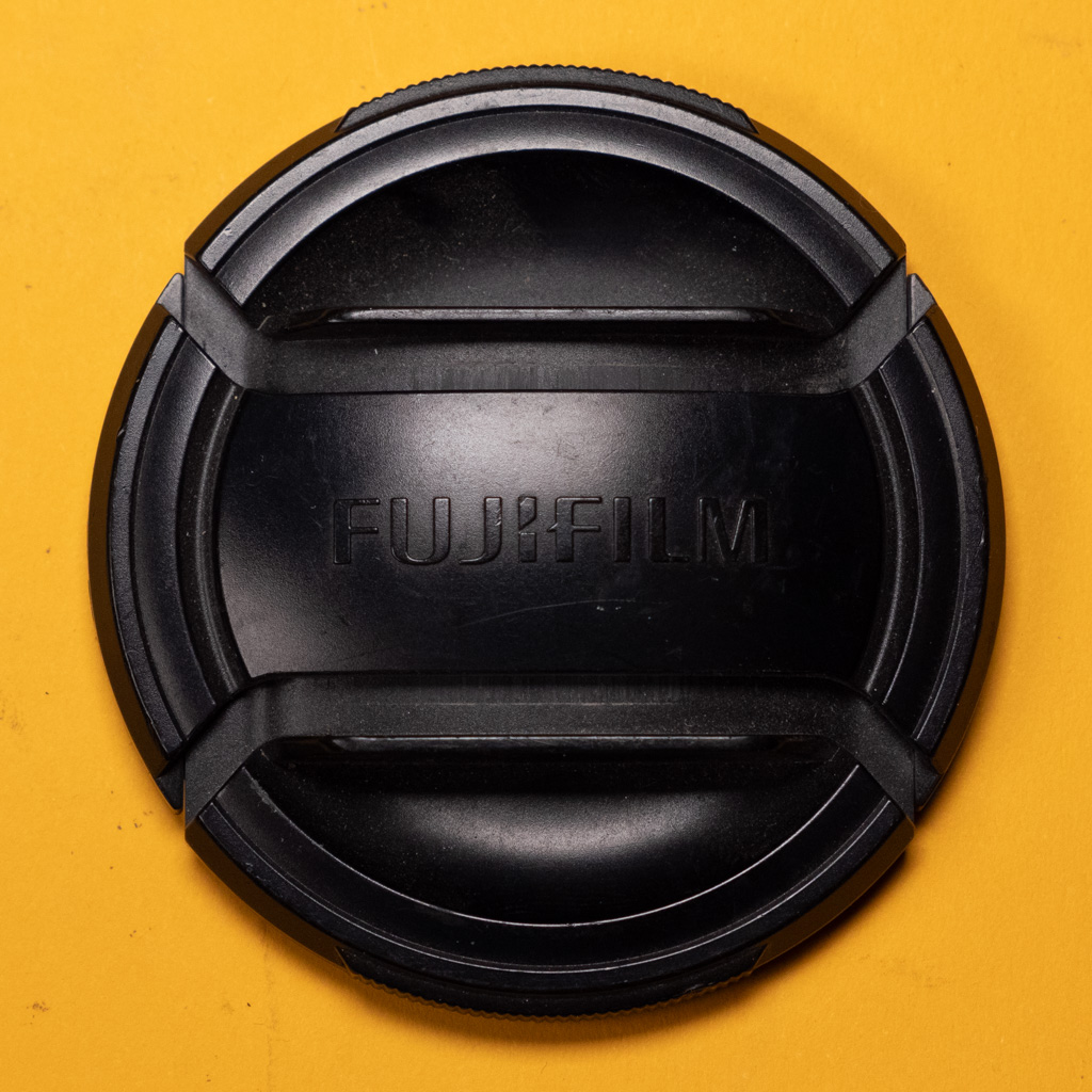 [K30458] Fujifilm front lens cap pinch 58mm